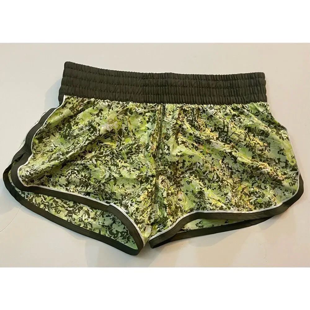 UNDER ARMOUR SEMI FITTED ATHLETIC SHORT